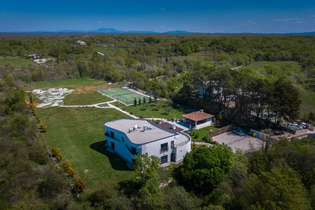 5-Bedroom Villa in Juršići for Up to 14 Guests