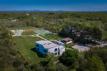 5-Bedroom Villa in Juršići for Up to 14 Guests