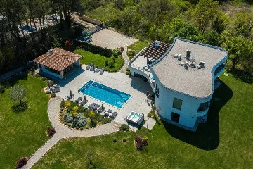 5-Bedroom Villa in Juršići for Up to 14 Guests