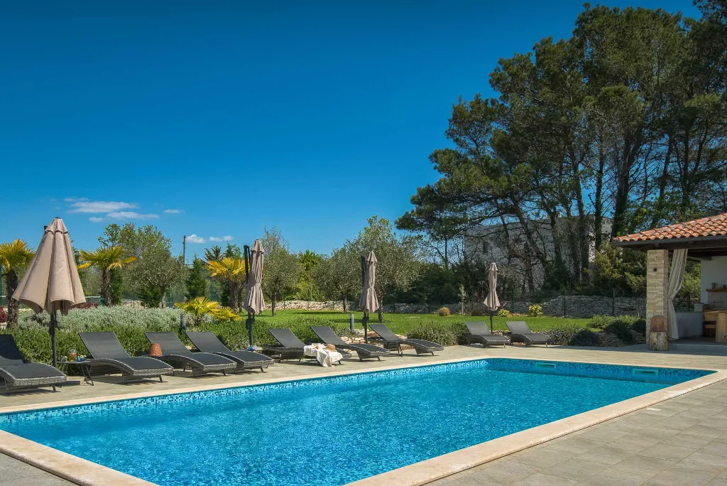 5-Bedroom Villa in Juršići for Up to 14 Guests