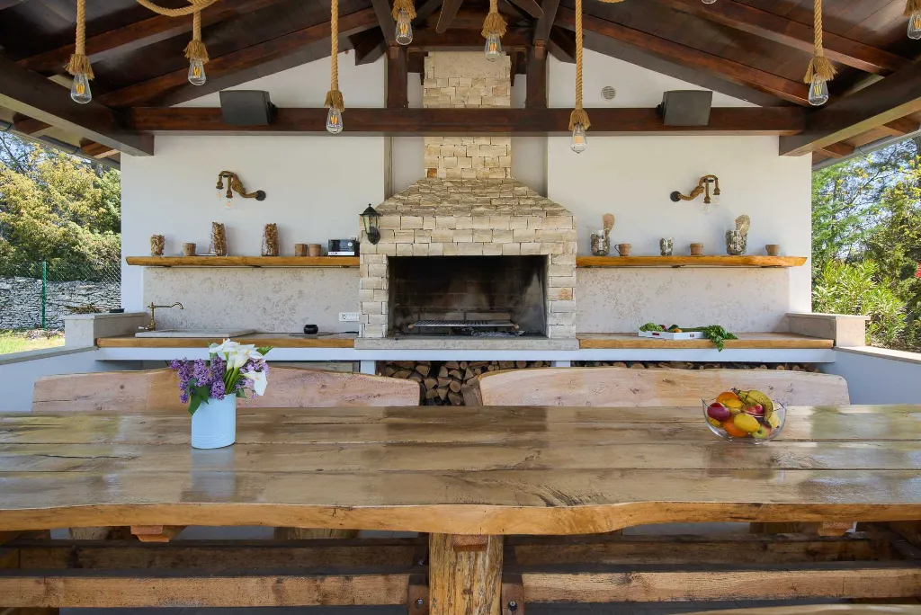 5-Bedroom Villa in Juršići for Up to 14 Guests