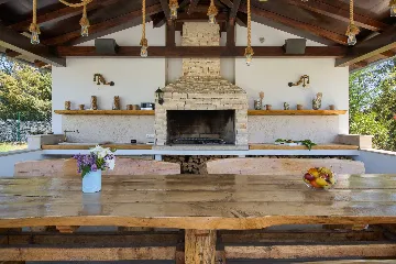 5-Bedroom Villa in Juršići for Up to 14 Guests