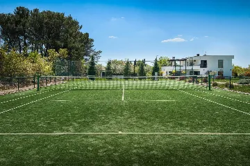 5-Bedroom Villa in Juršići for Up to 14 Guests