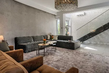 5-Bedroom Villa in Juršići for Up to 14 Guests