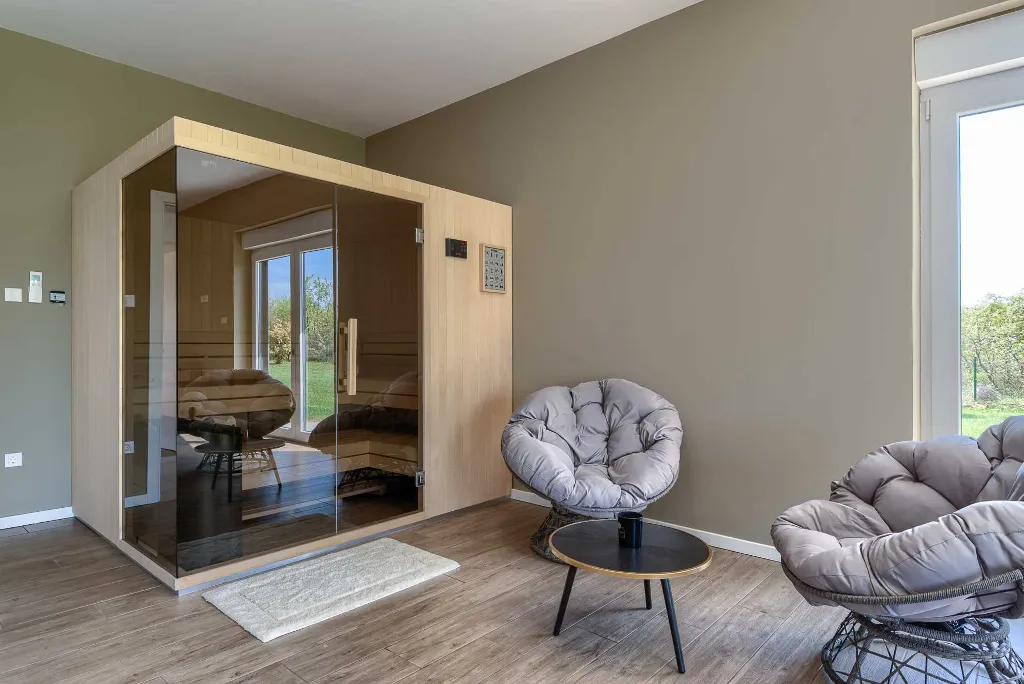 5-Bedroom Villa in Juršići for Up to 14 Guests