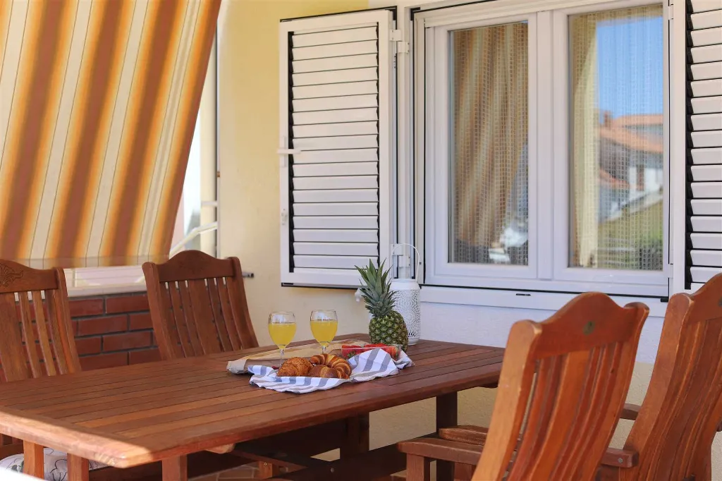Two-Bedroom Apartment for 5 in Zadar