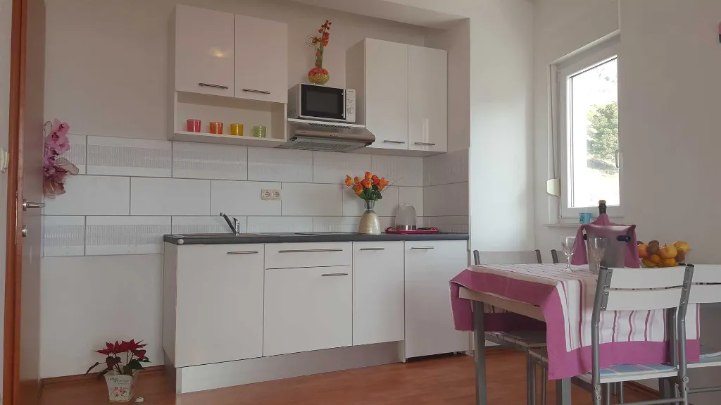 Sea View Apartment with Balcony in Lokva Rogoznica