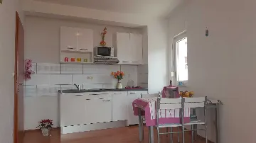 Sea View Apartment with Balcony in Lokva Rogoznica