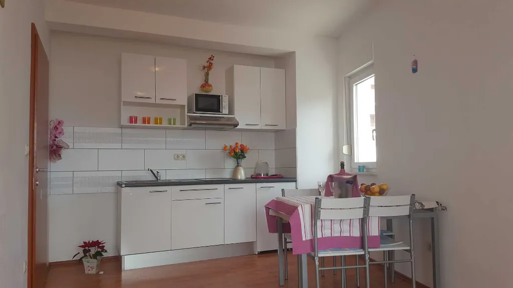 Sea View Apartment with Balcony in Lokva Rogoznica