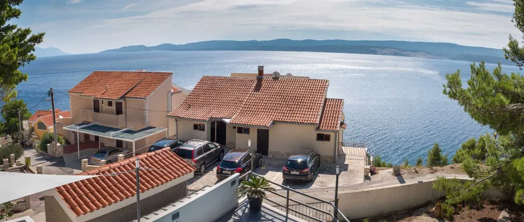 Sea View Apartment with Balcony in Lokva Rogoznica