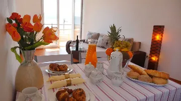 Sea View Apartment with Balcony in Lokva Rogoznica