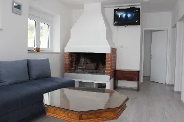 Apartment for 4 Guests in Lokva Rogoznica