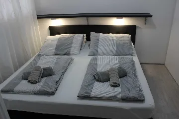 Apartment for 4 Guests in Lokva Rogoznica