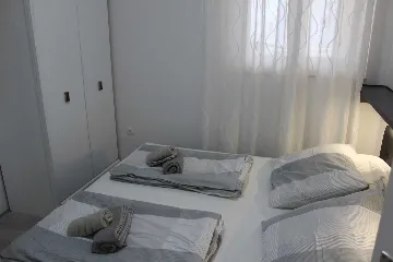 Apartment for 4 Guests in Lokva Rogoznica