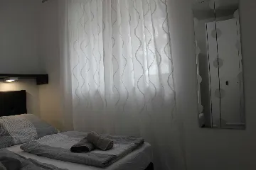 Apartment for 4 Guests in Lokva Rogoznica