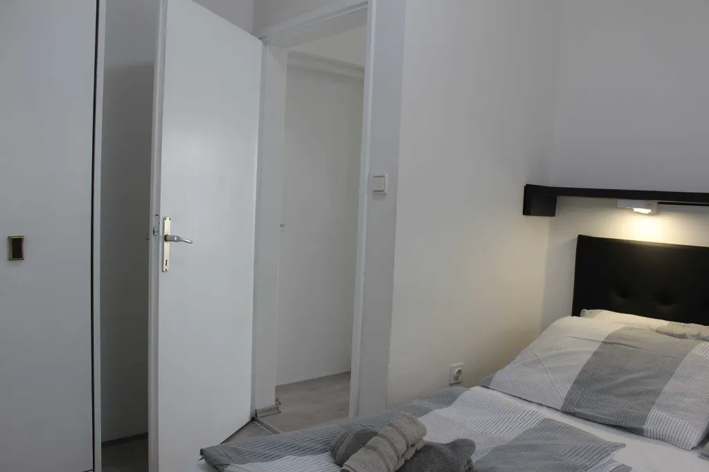 Apartment for 4 Guests in Lokva Rogoznica