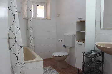 Apartment for 4 Guests in Lokva Rogoznica