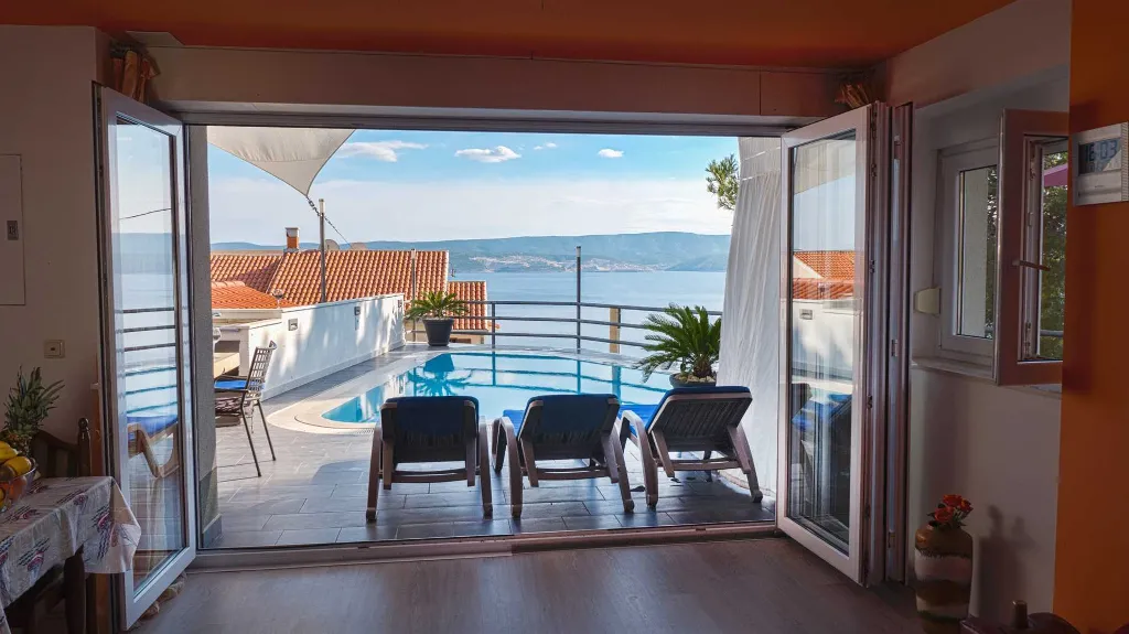 Apartment for 4 Guests in Lokva Rogoznica