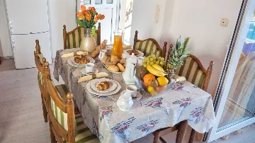 Apartment for 4 Guests in Lokva Rogoznica