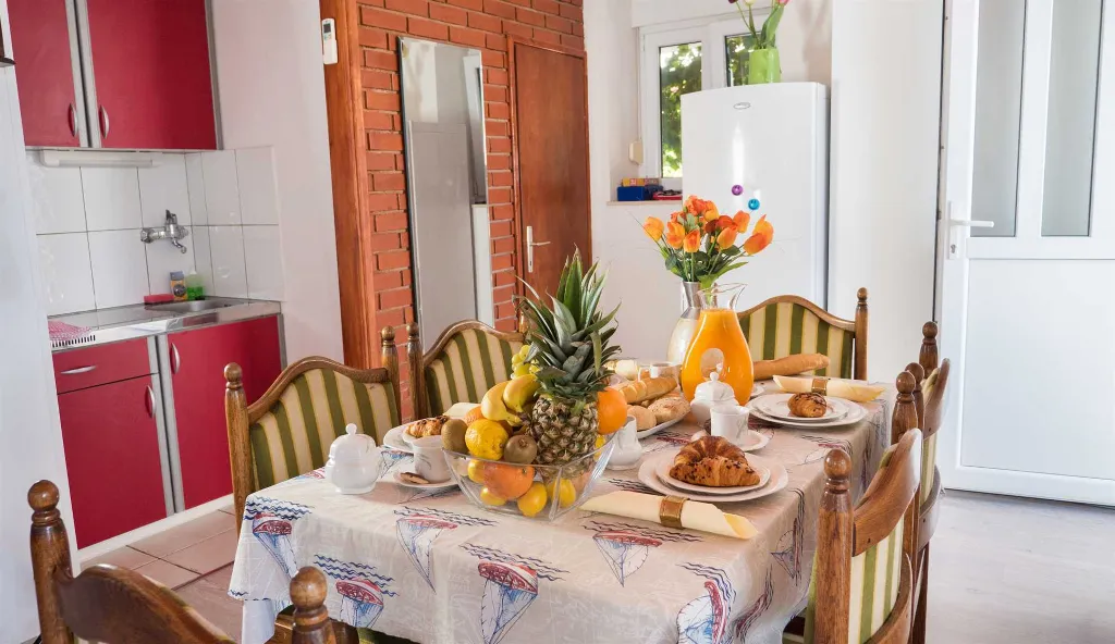 Apartment for 4 Guests in Lokva Rogoznica
