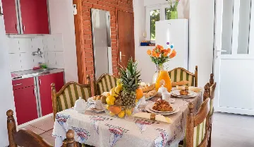 Apartment for 4 Guests in Lokva Rogoznica
