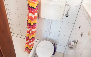 Apartment for 4 Guests in Lokva Rogoznica