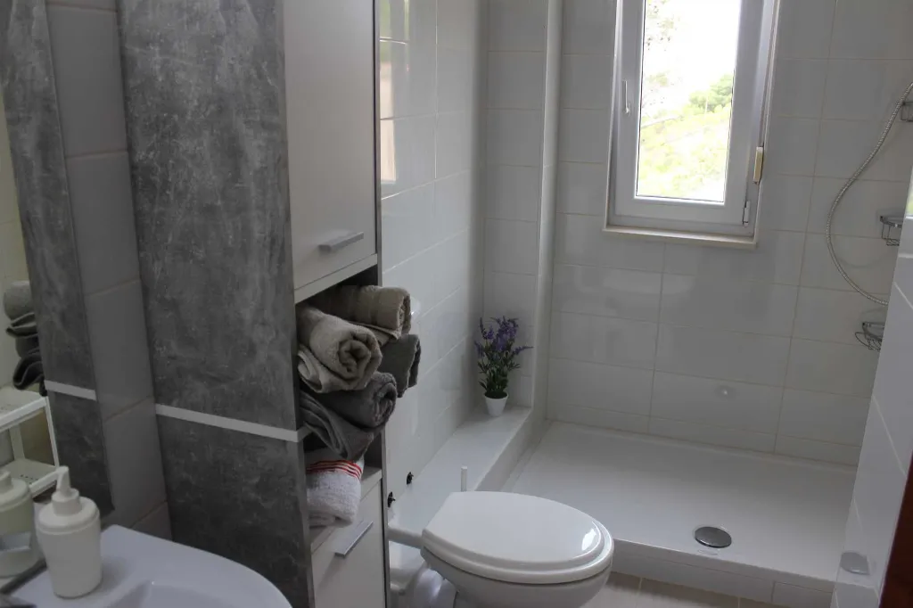 Sea View Apartment in Lokva Rogoznica