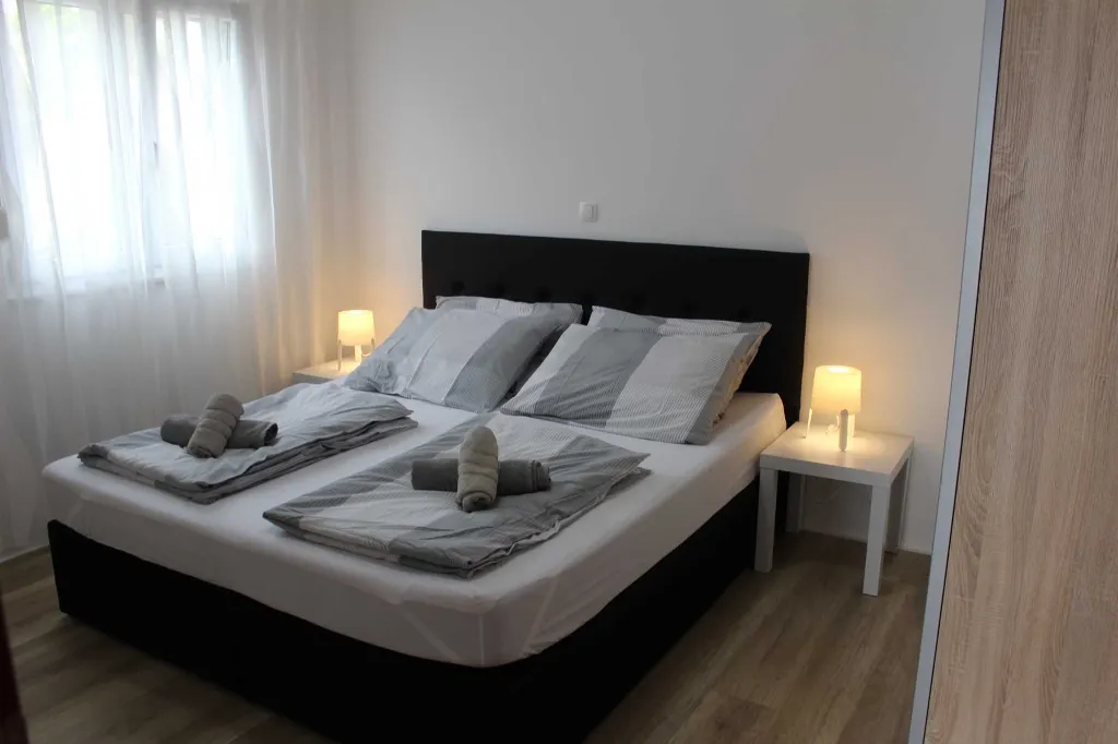 Sea View Apartment in Lokva Rogoznica