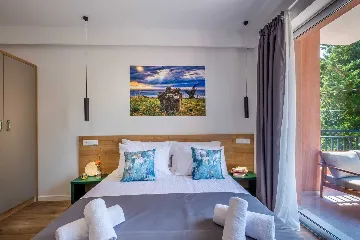 Apartment with Private Balcony and Pool in Mlini