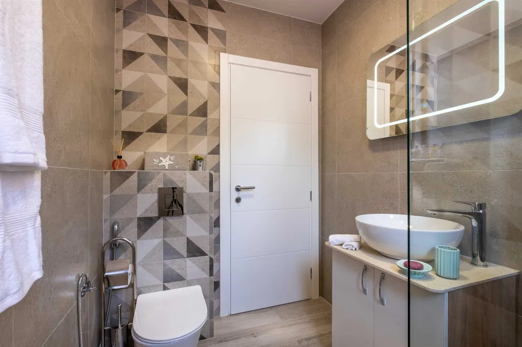 Apartment with Private Balcony and Pool in Mlini