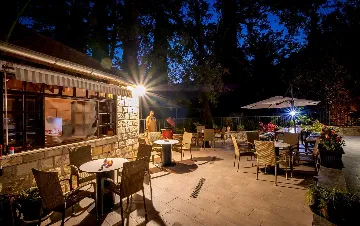 Apartment with Private Balcony and Pool in Mlini