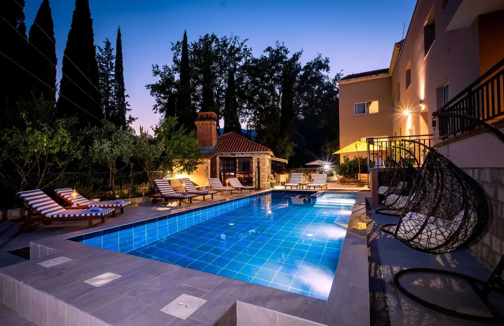 Apartment in Mlini with Pool for Up to 4