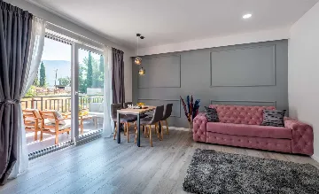 Apartment in Mlini with Pool for Up to 4