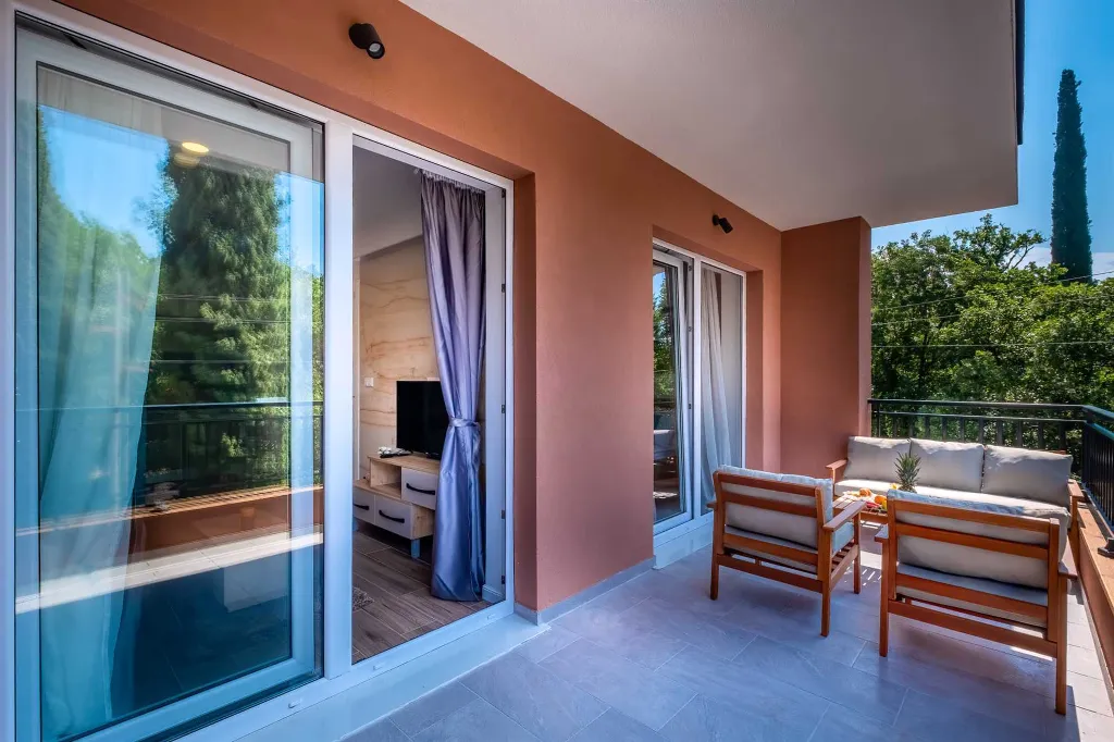 Apartment in Mlini with Pool for Up to 4