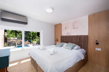 2-Bedroom Apartment in Mlini with Private Terrace