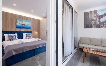 Mlini Apartment for 4 Guests with Pool and Balcony