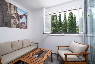 Mlini Apartment for 4 Guests with Pool and Balcony