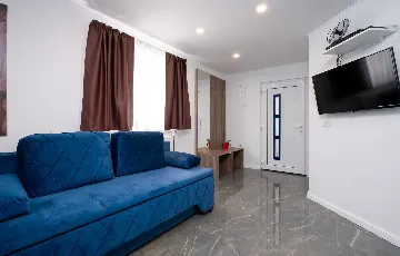 Mlini Apartment for 4 Guests with Pool and Balcony