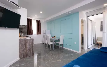 Mlini Apartment for 4 Guests with Pool and Balcony