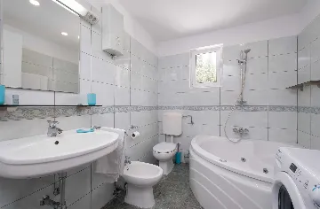 Mlini Apartment for 4 Guests with Pool and Balcony