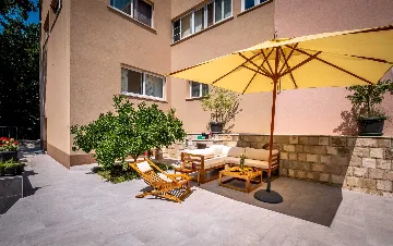 Mlini Apartment for 4 Guests with Pool and Balcony
