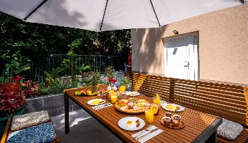 Mlini Apartment for 4 Guests with Pool and Balcony