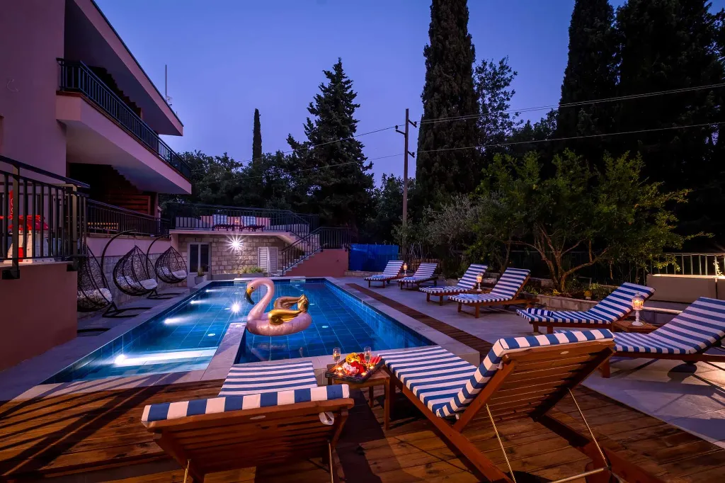 Apartment with Pool and Balcony in Mlini
